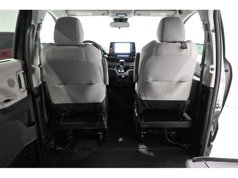 Used 2023 Toyota Sienna LE FWD image 20