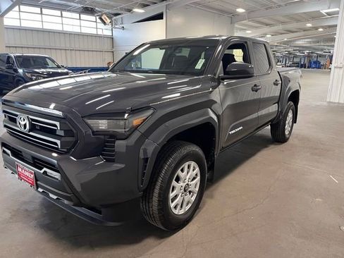 Used 2025 Toyota Tacoma SR5 image 7