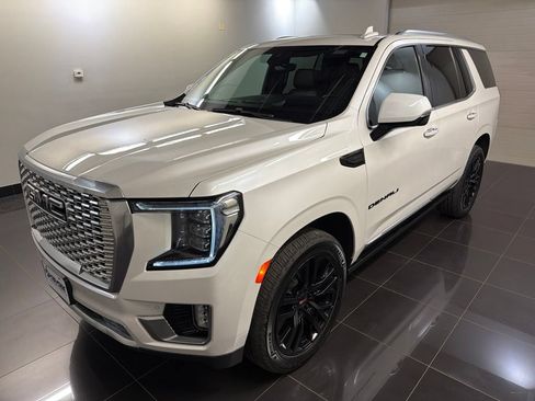 Used 2021 GMC Yukon Denali w/ Denali Premium Package AWD/4WD image 3