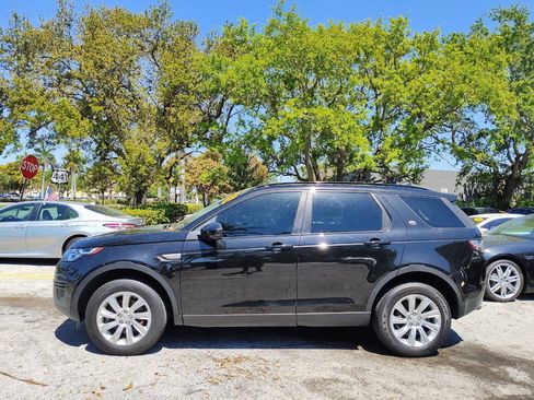 Used 2018 Land Rover Discovery Sport SE image 5