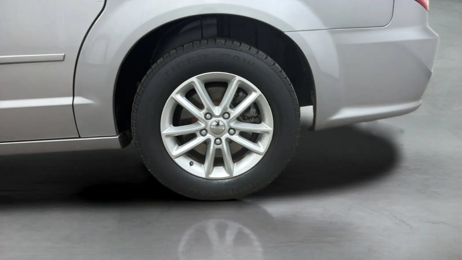 Used 2014 Dodge Grand Caravan SXT FWD image 25