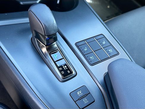 Used 2025 Lexus UX 300h FWD image 16