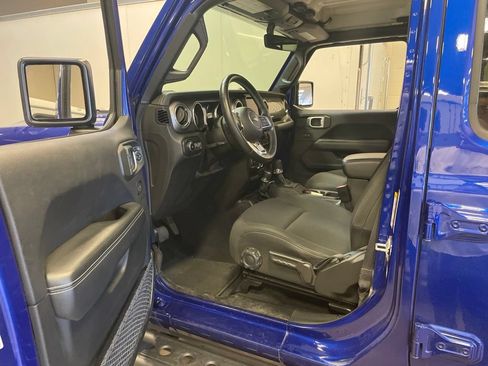 Used 2019 Jeep Wrangler Unlimited Sahara AWD/4WD image 18