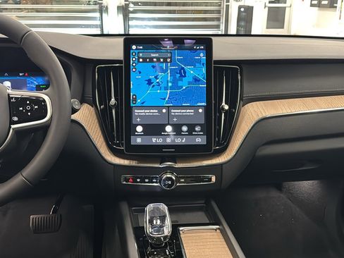 New 2026 Volvo XC60 T8 Ultra w/ Protection Package Premier AWD/4WD image 11