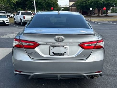 Used 2020 Toyota Camry SE FWD image 4