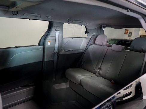 Used 2019 Toyota Sienna XLE Premium FWD image 46