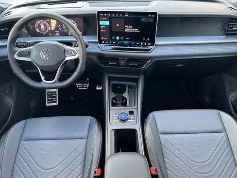 New 2026 Volkswagen Tiguan SE R-Line FWD image 11