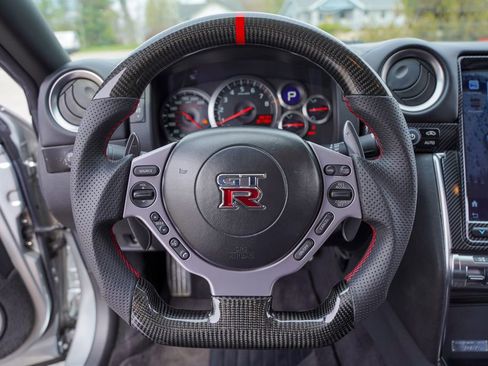 Used 2010 Nissan GT-R Premium image 22