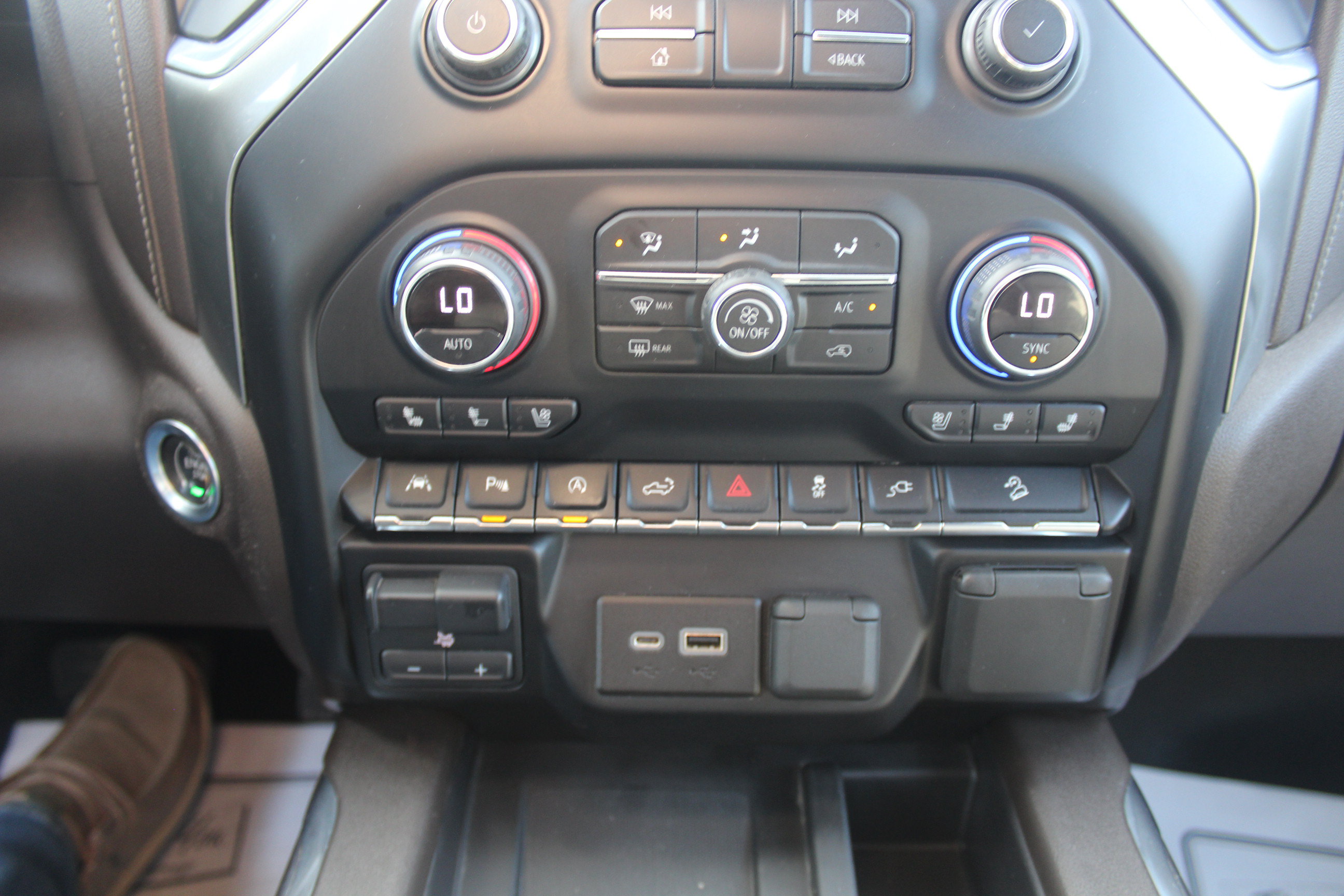 Used 2021 Chevrolet Silverado 1500 LTZ w/ Safety Package II AWD/4WD image 16
