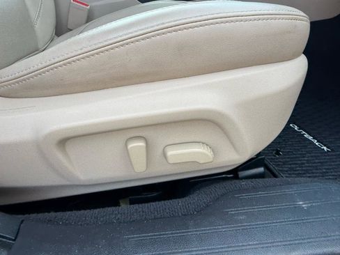 Used 2019 Subaru Outback 2.5i Limited AWD/4WD image 22