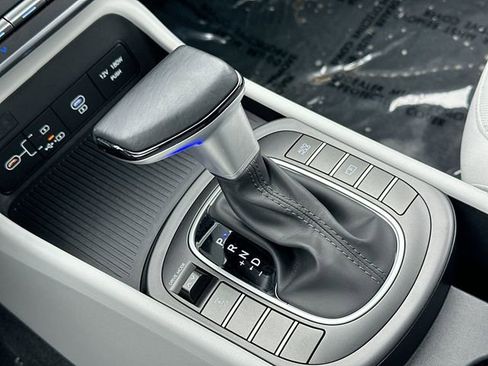 Used 2025 Hyundai Kona SEL image 22