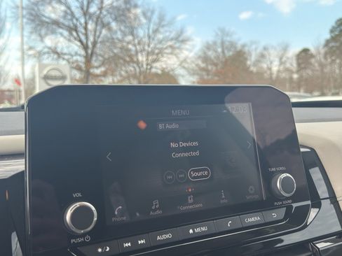 Certified 2022 Nissan Pathfinder SV w/ SV Premium Package image 24