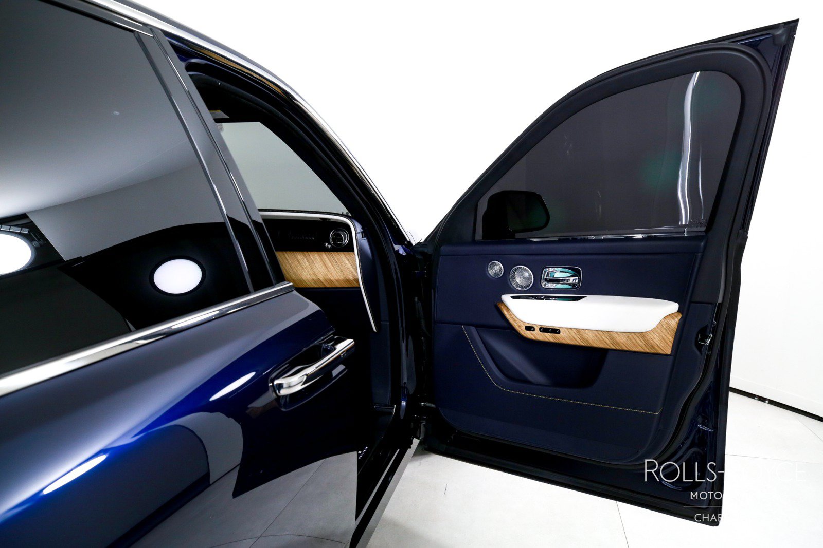 Certified 2025 Rolls-Royce Cullinan AWD/4WD image 37