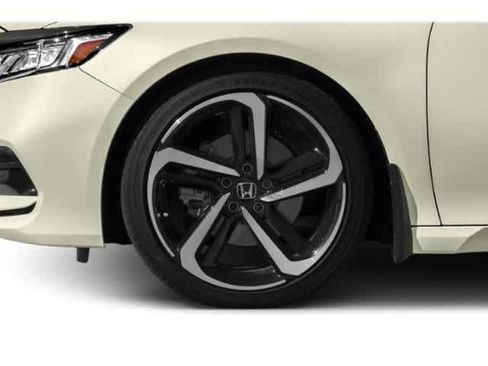 Used 2018 Honda Accord Sport image 11