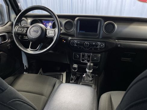 Certified 2021 Jeep Gladiator Willys image 37