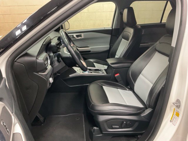 Used 2023 Ford Explorer XLT w/ Equipment Group 202A AWD/4WD image 8