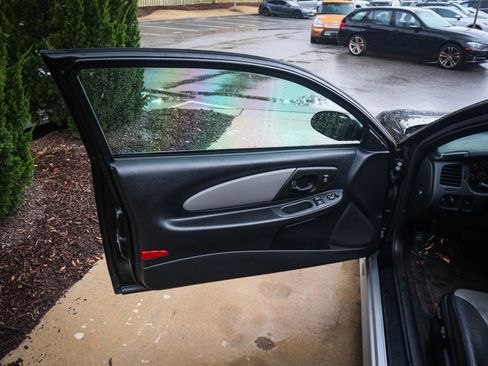 Used 2002 Chevrolet Monte Carlo SS w/ Pace Car Replica Pkg image 14