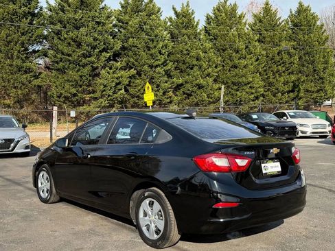Used 2018 Chevrolet Cruze LS image 9
