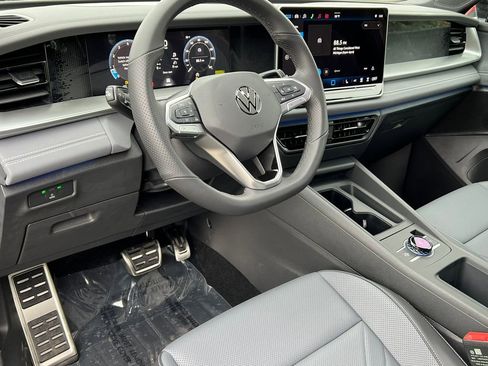 New 2026 Volkswagen Tiguan SE R-Line AWD/4WD image 17