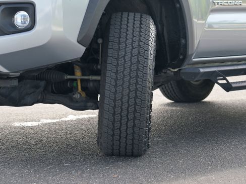 Used 2023 Toyota Tacoma TRD Off-Road w/ TRD Premium Off Road Package image 35