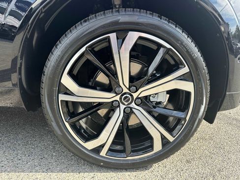 New 2025 Volvo XC60 B5 Ultra w/ Protection Package Premier image 9
