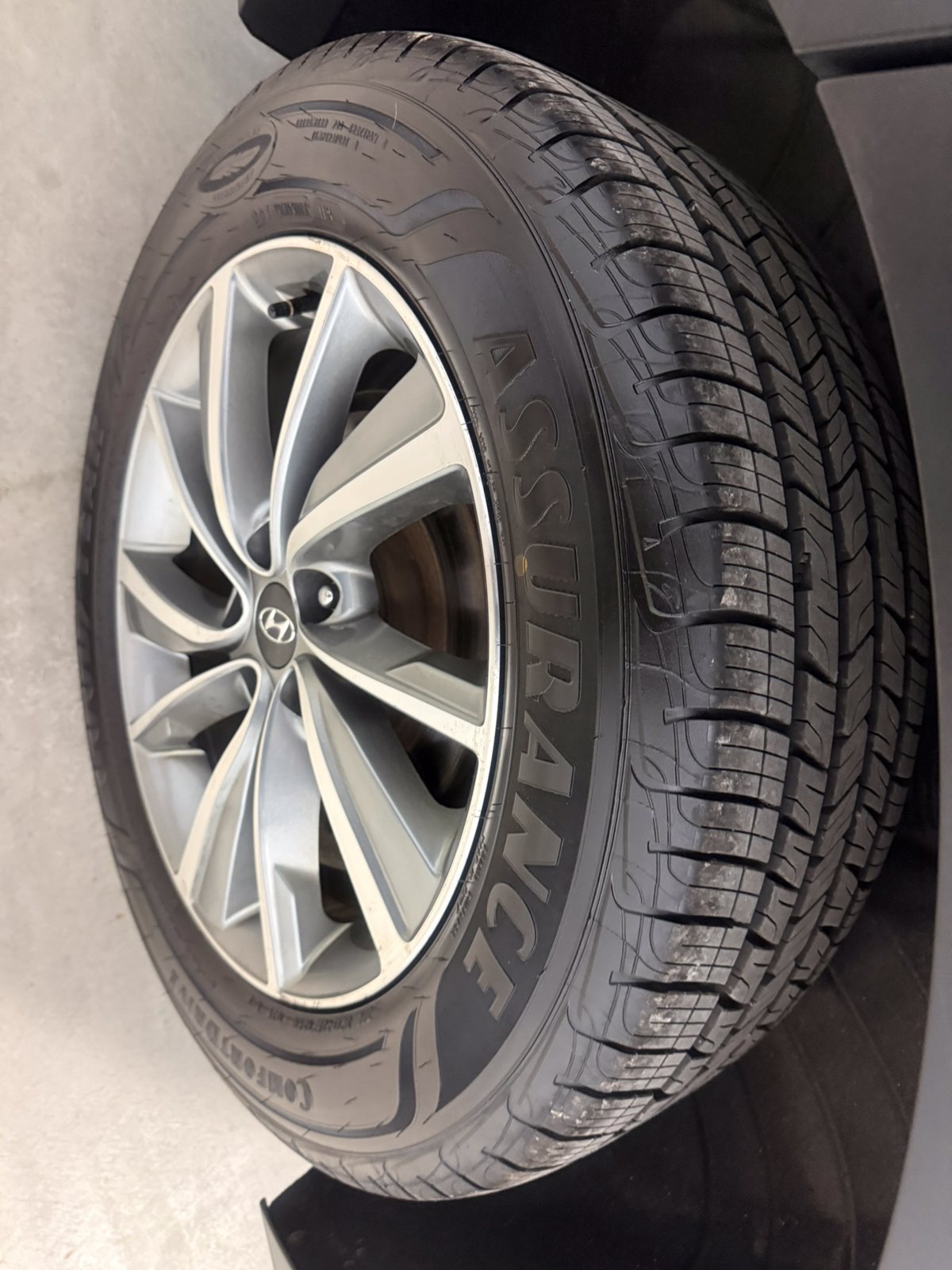 Used 2019 Hyundai Santa Fe SEL FWD image 11