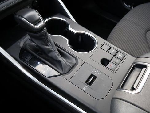 Used 2024 Toyota Highlander LE image 32