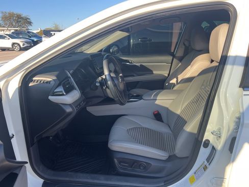 Used 2022 Toyota Camry SE image 8