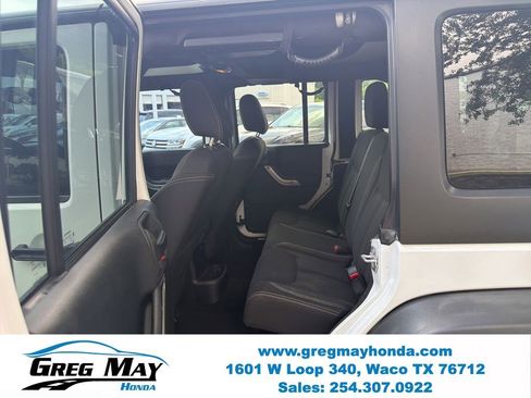 Used 2015 Jeep Wrangler Unlimited Rubicon w/ Connectivity Group AWD/4WD image 22