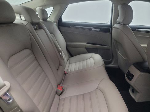 Used 2018 Ford Fusion SE w/ Fusion SE Technology Package FWD image 19