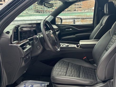 Used 2024 Cadillac Escalade Premium Luxury Platinum image 19