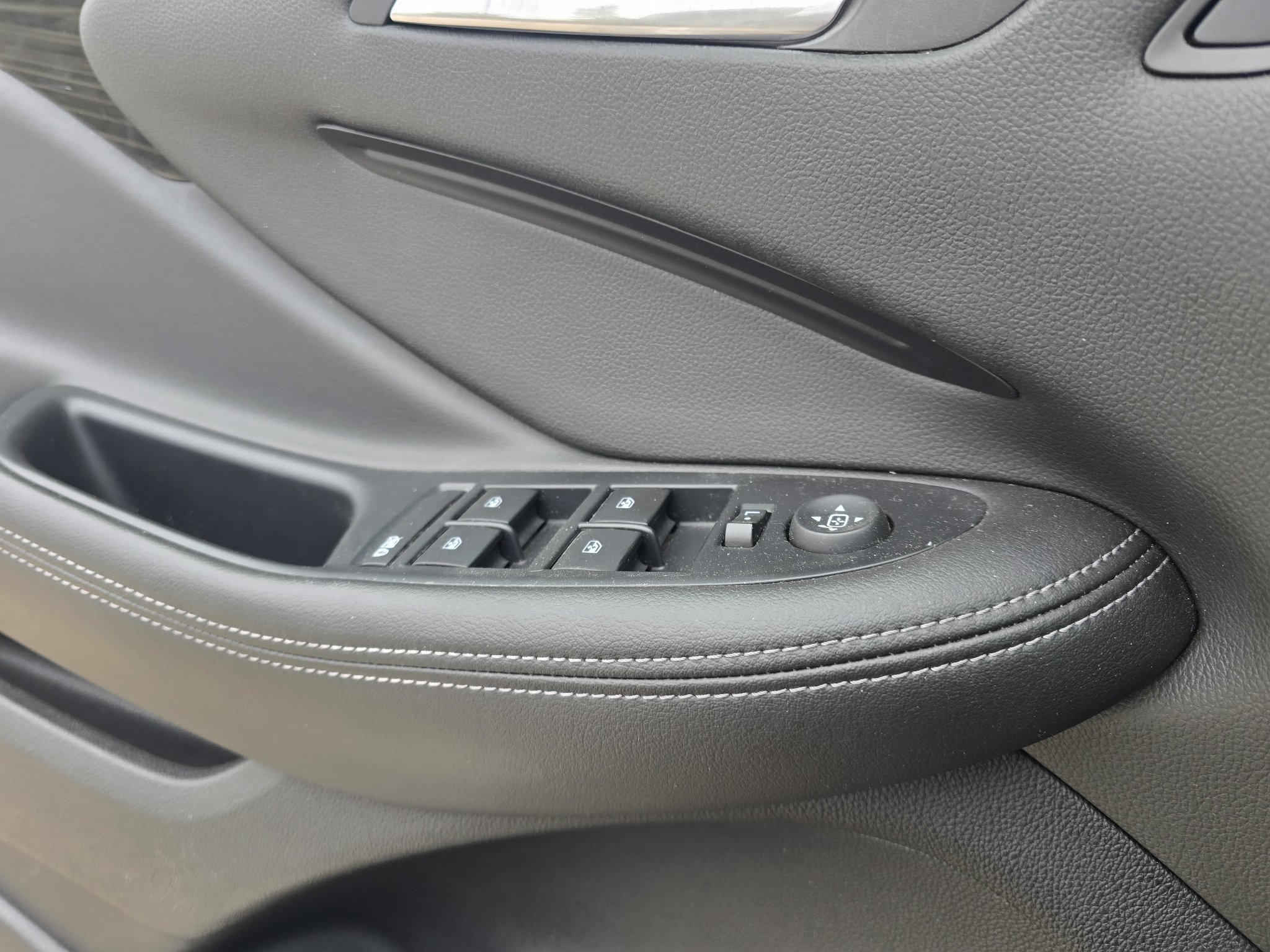 Used 2020 Buick Envision Essence AWD/4WD image 18