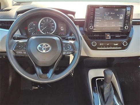 Used 2022 Toyota Corolla LE image 5