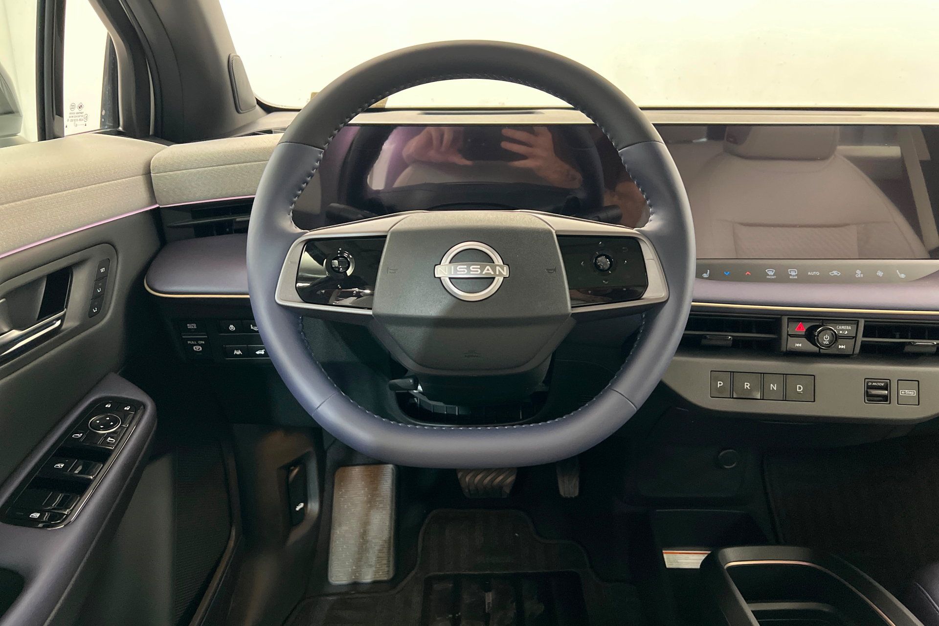 New 2026 Nissan Leaf Platinum+ w/ Illuminated Package FWD image 12