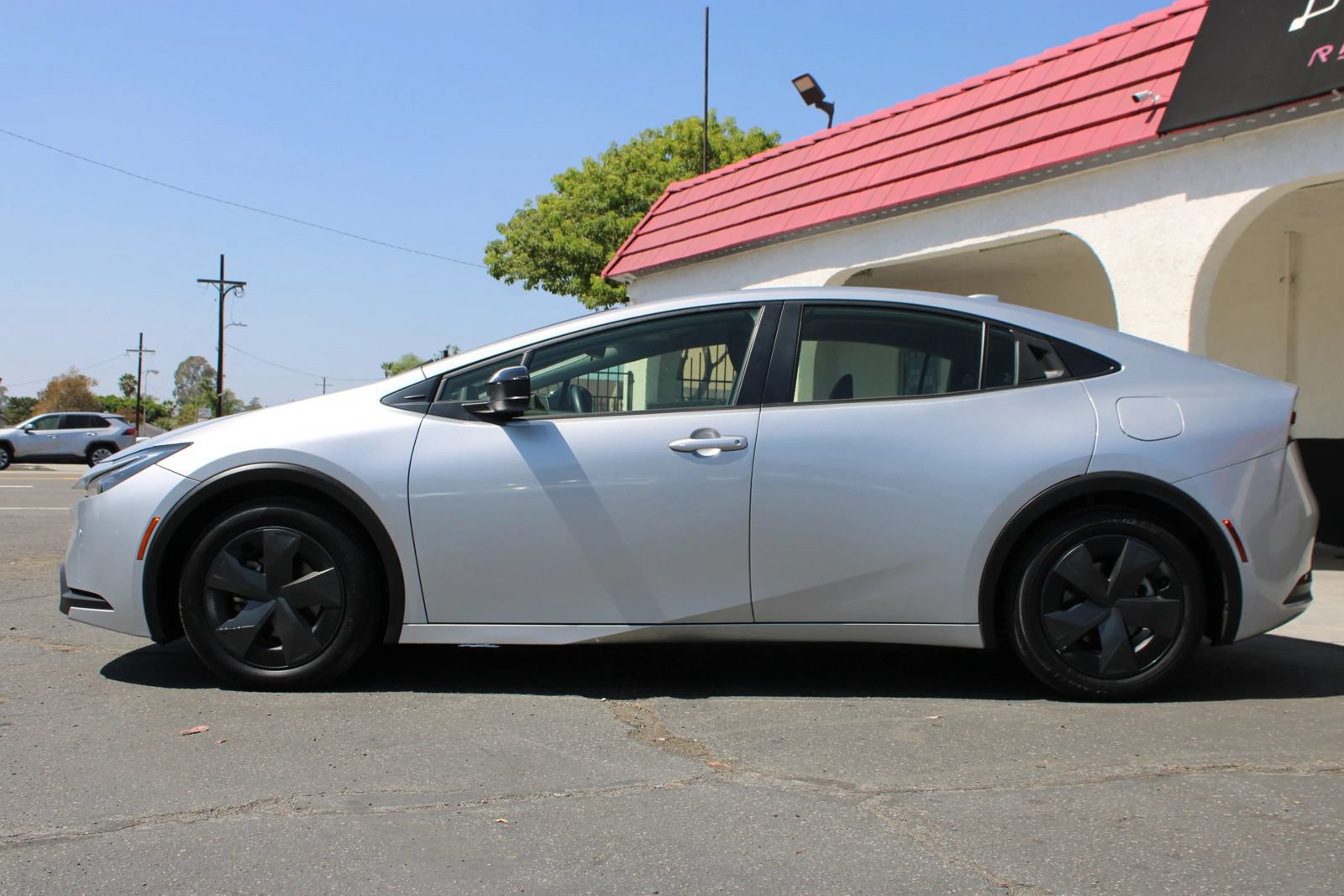 Used 2025 Toyota Prius LE FWD image 9