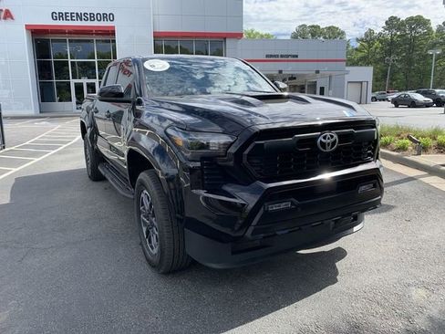 Used 2024 Toyota Tacoma TRD Sport w/ TRD Sport Upgrade Package RWD image 2