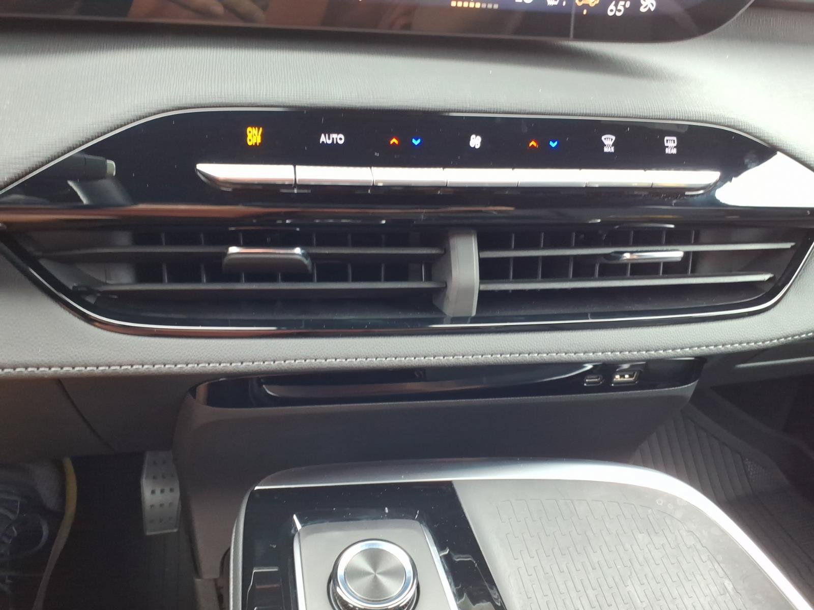 Used 2025 Buick Enclave Sport Touring FWD image 23