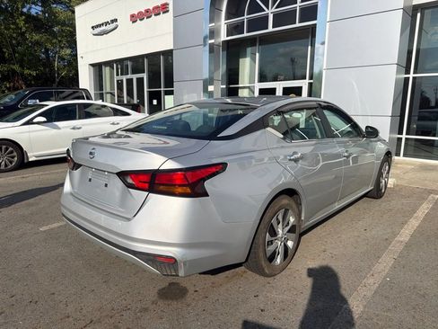 Used 2022 Nissan Altima 2.5 S FWD image 3
