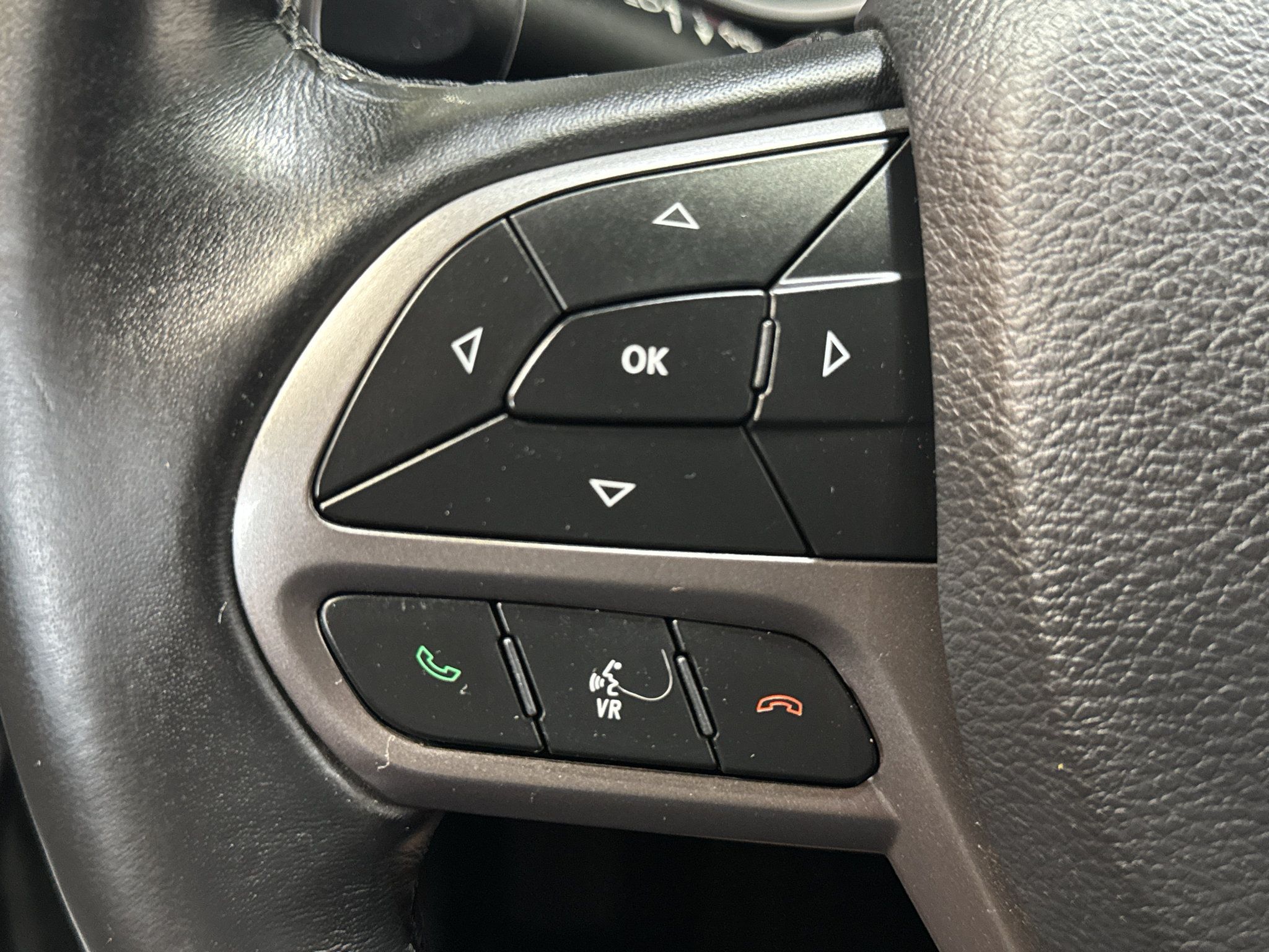 Used 2019 Jeep Cherokee Limited w/ Technology Group AWD/4WD image 22