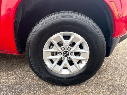 Used 2024 Nissan Frontier SV image 46