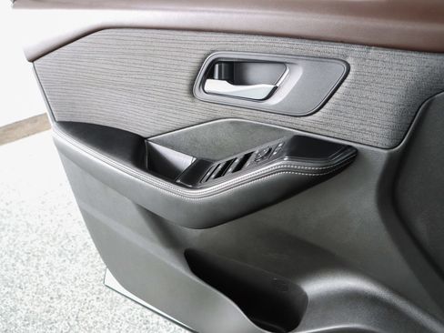 Used 2023 Nissan Rogue SV FWD image 21