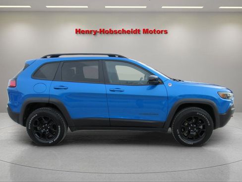 Used 2022 Jeep Cherokee Trailhawk w/ Premium Leather Package image 9