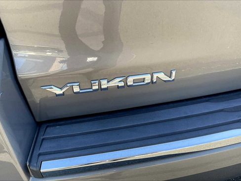 Used 2019 GMC Yukon Denali w/ Denali Ultimate Package image 11