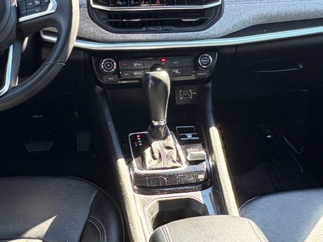 Used 2024 Jeep Compass Latitude AWD/4WD image 17