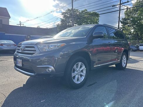 Used 2012 Toyota Highlander 4WD w/ Tech Pkg image 1