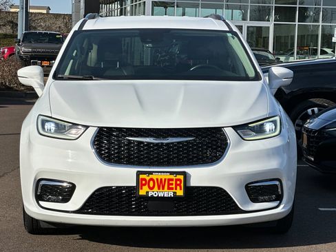 Used 2021 Chrysler Pacifica Touring-L image 9