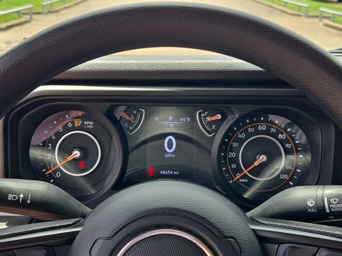 Used 2024 Jeep Gladiator Sport AWD/4WD image 21