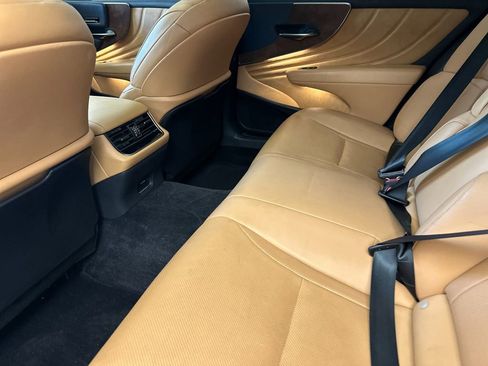 Used 2021 Lexus LS 500 w/ Accessory Package (Z1) RWD image 11
