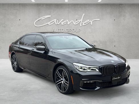 Used 2018 BMW 750i image 2