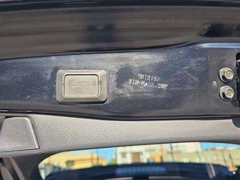 Used 2019 Toyota RAV4 Limited image 13